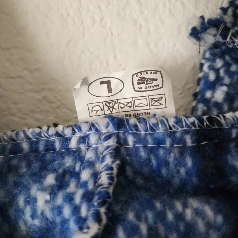 🎊Striped Blue and White Baja Hoodie - Size juniors large 🎊 - Picture 4 of 4